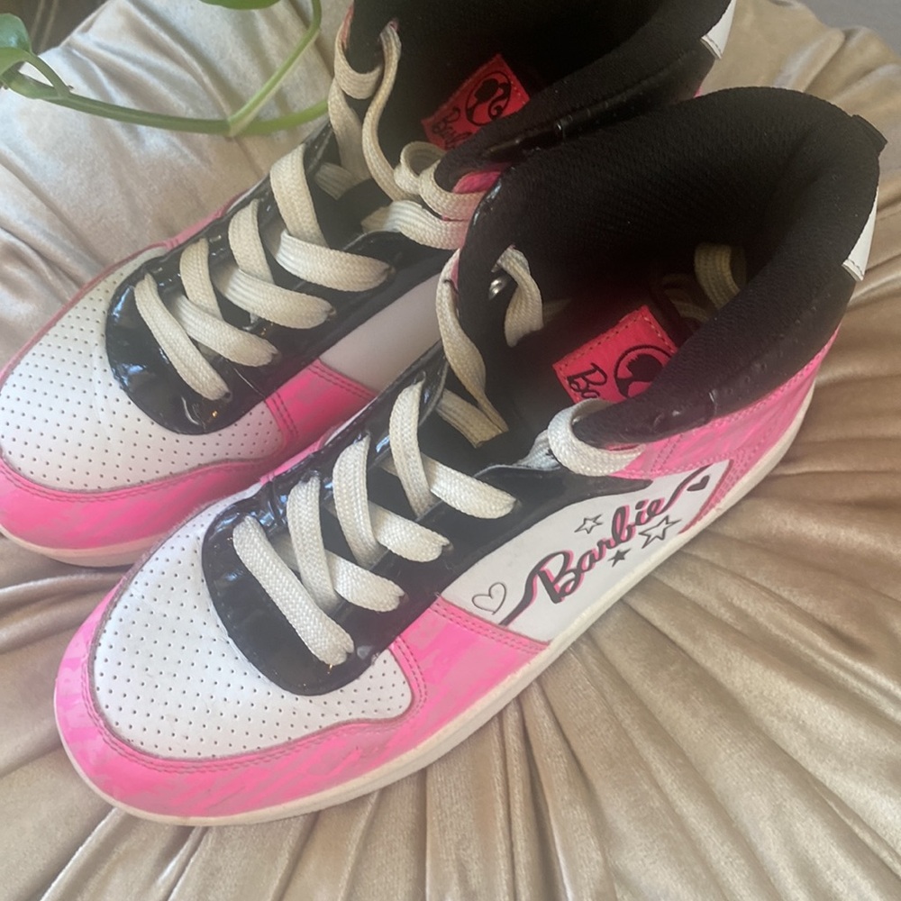 - 🎀 Barbie Mattel Girls High top Sneakers Size 3 Pink - Picture 2 of 10